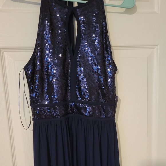 Dresses - Picture 2 of 16